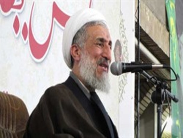 فتنه گران با حضور در مراسم ها می خواهند خود را احیا کرده و مقابل رهبری بایستند