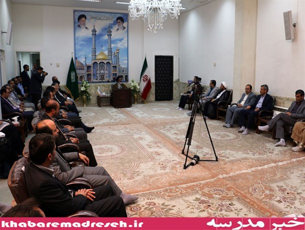 دیدار جمعی از مسئولان آموزش و پرورش استان با تولیت حرم مطهر