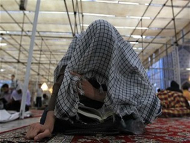 جوانان مشتاق مومن محروم از اعتکاف