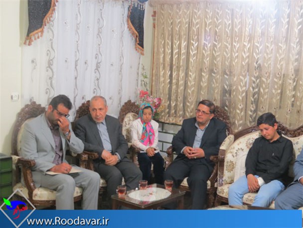 فانی به دیدار خانواده مرحوم خادمی رفت