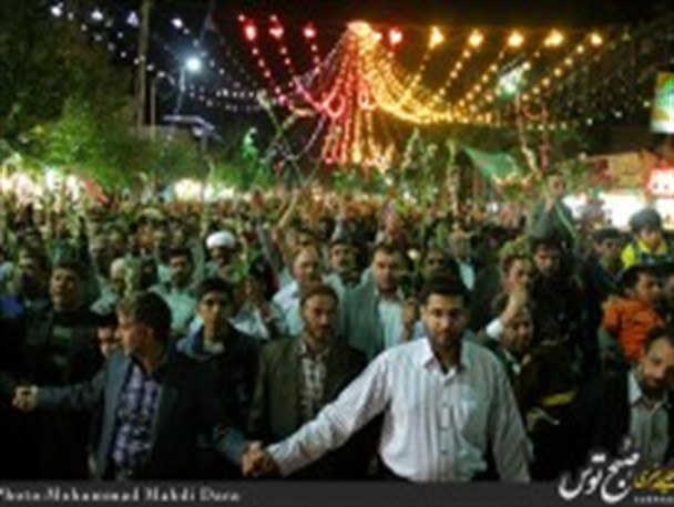 تصاویر/گلباران حرم امام رضا (ع)در شب میلاد امام جواد(ع)