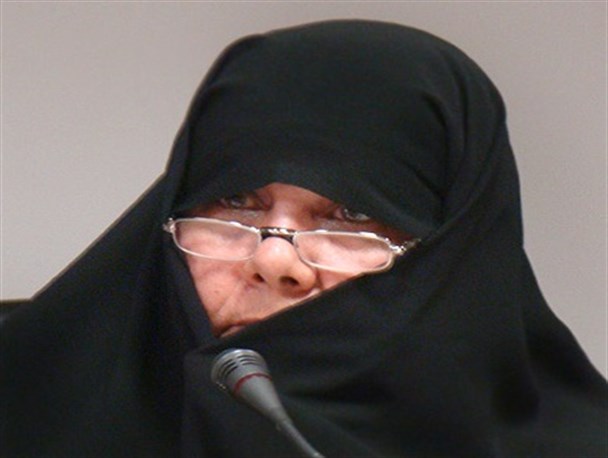 هیچ اعتقادی به تک فرزندی ندارم / بانوان اجازه ندهند از آنان استفاده ابزاری شود