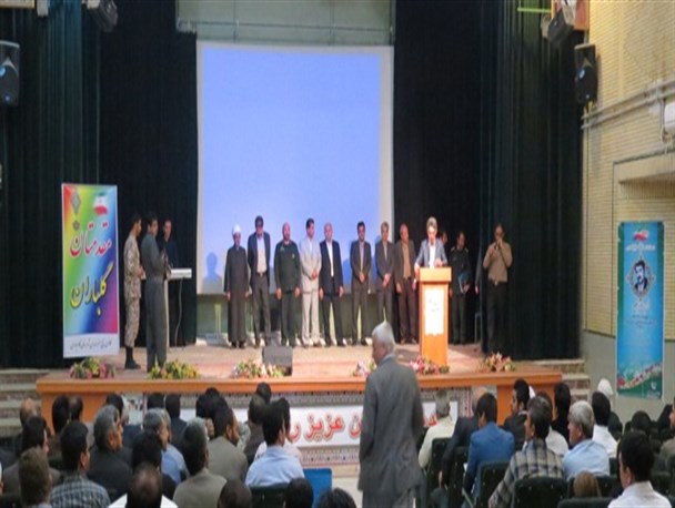 از کارگران نمونه شهرستان کامیاران تقدیر به عمل آمد