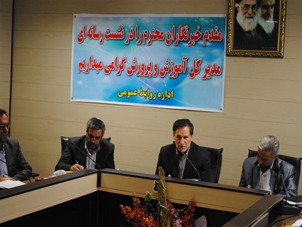 تجلیل از 21 معلم نمونه کشوری و استانی در هفته معلم