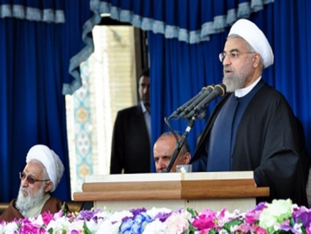 «علی مطهری، حافظ و سعدی، تیم مذاکره کننده، لغو تحریم ها، متروی شیراز، تالاب ها و پالایشگاه پارس» کلید واژه های سخنرانی نیم ساعته رئیس جمهور در شاهچراغ
