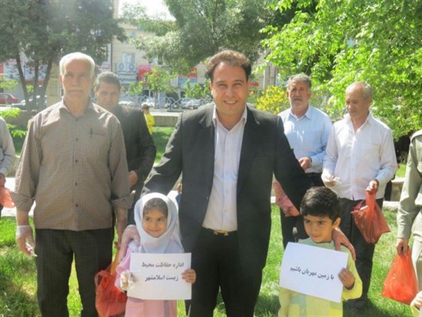 برگزاری مراسم پاکسازی بوستان امیرکبیر با حضور رییس اداره محیط زیست اسلامشهر/تصاویر