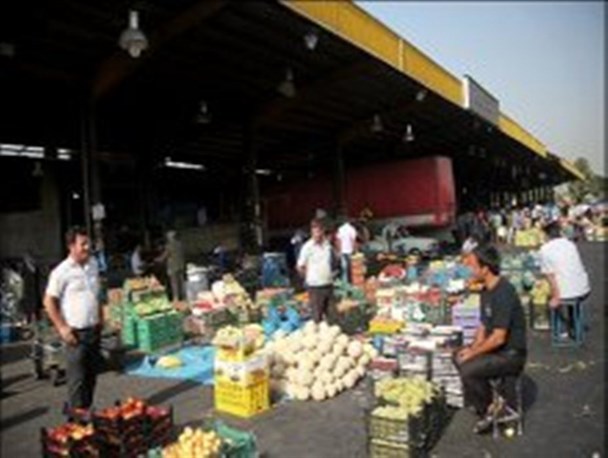 شاه نشینی پرتقال در بازار میوه زنجان/قیمت نوبرانه ها فروکش کرد