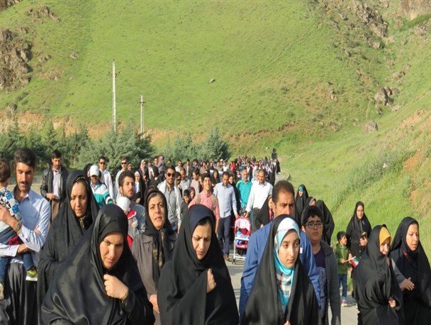 همایش بزرگ پیاده روی خانوادگی به مناسبت هفته سلامت در سنندج + تصویر