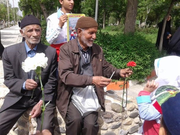اجرای کمپین «محله عاری از دخانیات» در پارک شهید رجائی اسدآباد