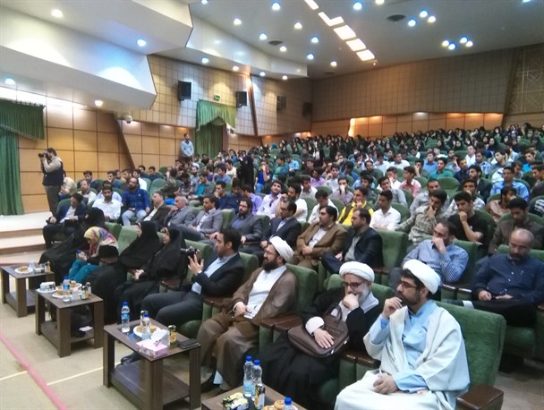 یادواره شهید شاخص سال ۹۵ سازمان بسیج دانشجویی در کرمانشاه برگزار شد