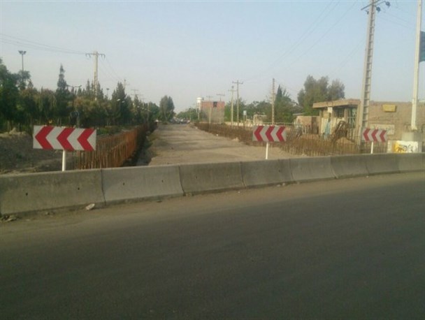 رانندگان کامیون ها چشم به راه افتتاح زیرگذر مکی آباد سیرجان