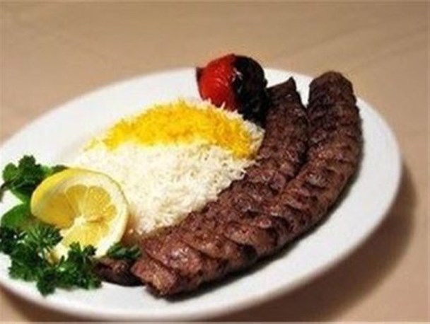 دورریزهای مرغ را مخلوط مواد دیگر کرده و به جای جوجه کباب می‌فروشند / آیا رستوران داران غذاهای ۵۰۰۰ تومانی بر سر سفره خانواده خود میگذارند؟