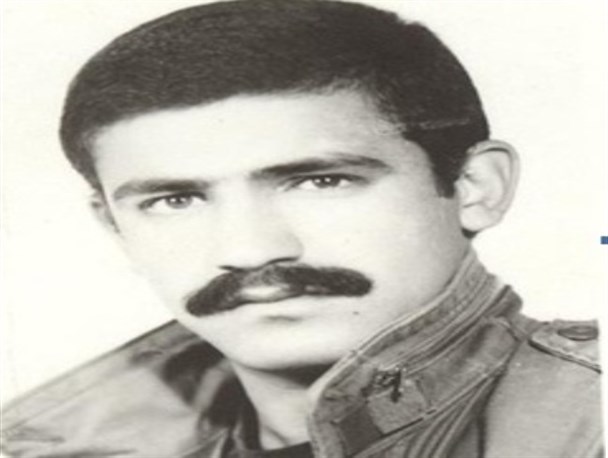 کفن معلم شهید که با آب زمزم متبرک شد