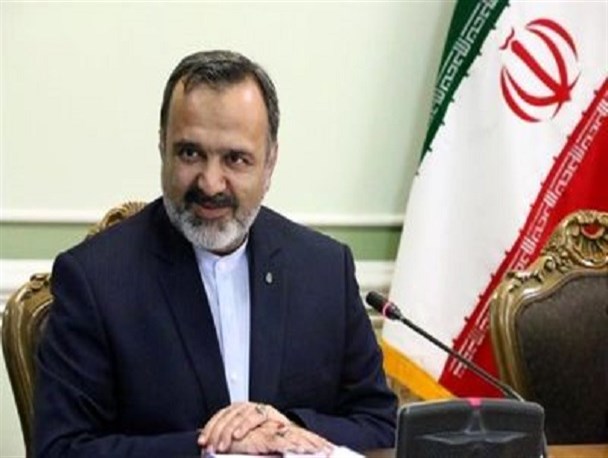 نیروهای مسلح کشور تحت فرماندهی مقام معظم رهبری در کنارهم هستند