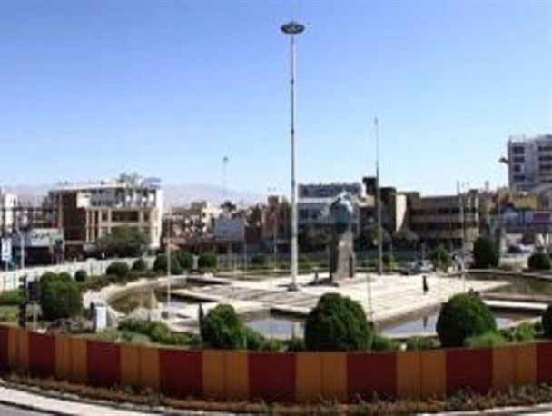 رونمایی از فضای سبز میدان آزادی کرمان در روزهای آینده/المان این میدان در مرحله دوم داوری است