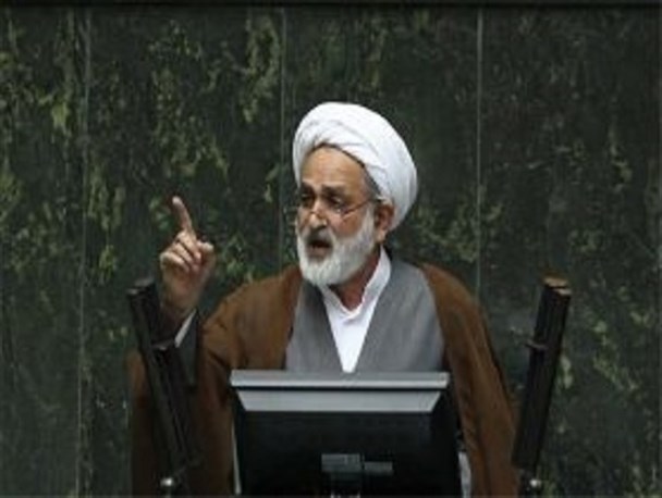 فضای مجازی باید از زیر یوغ مدیریت بیگانه بیرون بیاید/ضرورت برخورد قاطع وزارت ارتباطات در این حوزه