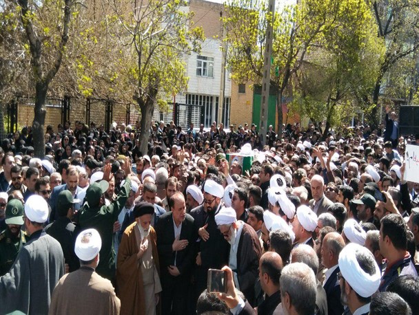 مردم قدرشناس همدان طلبه شهید را تا خانه ابدی بدرقه کردند+تصاویر