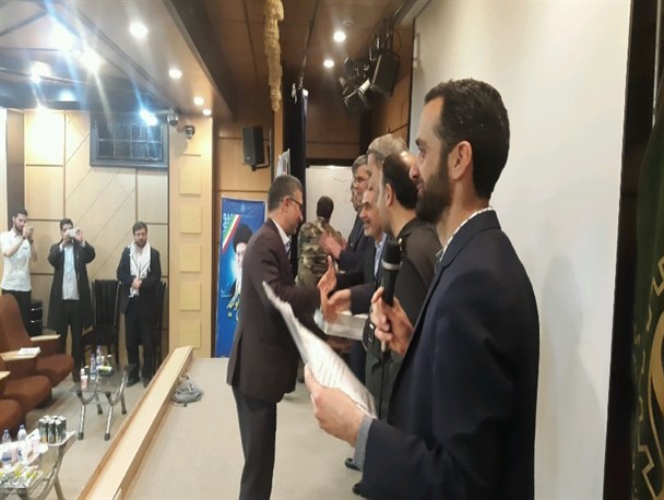 کارگران بسیجی نمونه استان مرکزی تجلیل شدند+تصاویر