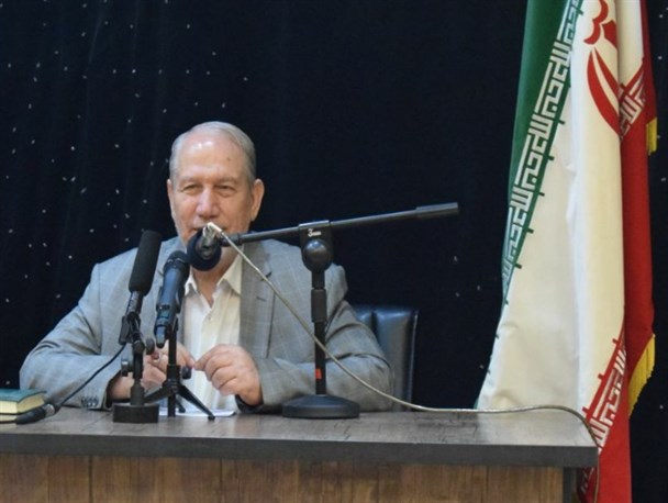 باید دفاع مقدس را در کشور نهادینه کنیم/ ضرورت راه اندازی درس مکتب شهید سلیمانی در دانشگاهها