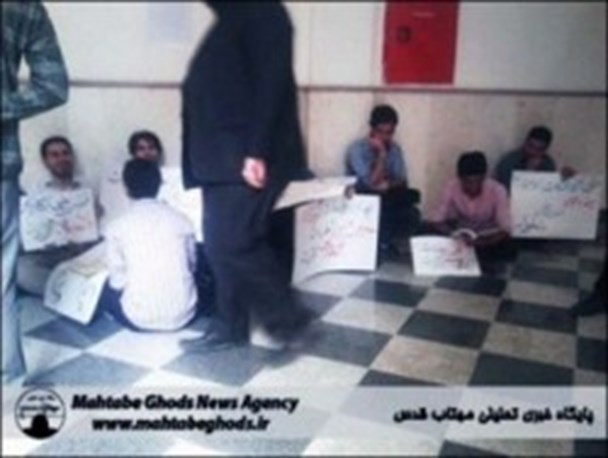 تجمع دانشجویان در اعتراض به کشف حجاب در دانشگاه آزاد + تصاویر