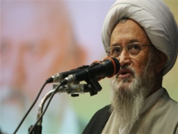 کشتی انقلاب به‎دست مقام معظم رهبری هدایت می‌شود/داعش بداند ایران عربستان نیست