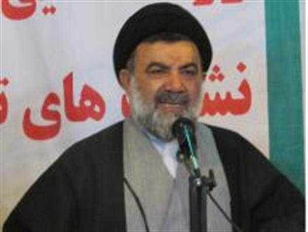 نماز جمعه خاری در چشم دشمنان نظام است/پلدختر شهر مقاومت