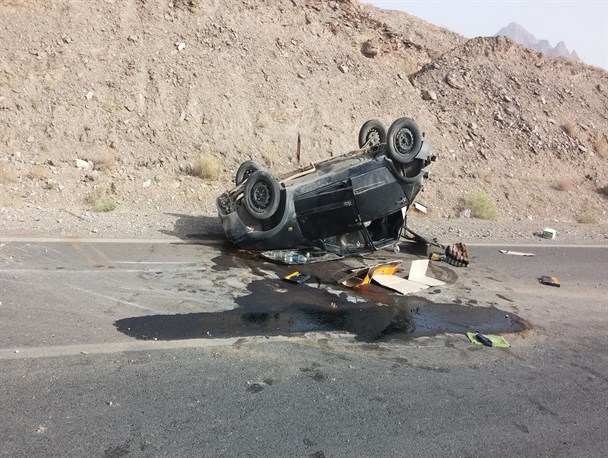 یک دستگاه خودرو سواری در محور چوپانان – انارک واژگون شد