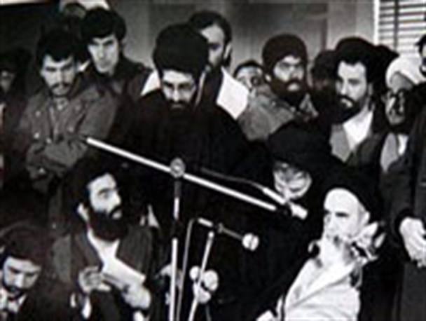 چشم امید امام راحل به جوانان است