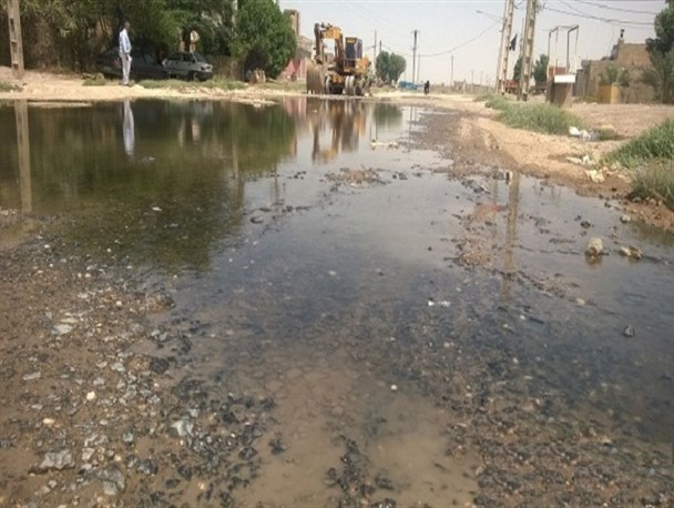 جاری شدن رودخانه‌ای از فاضلاب بدبو در برخی مناطق شهر کوت عبدالله+تصاویر