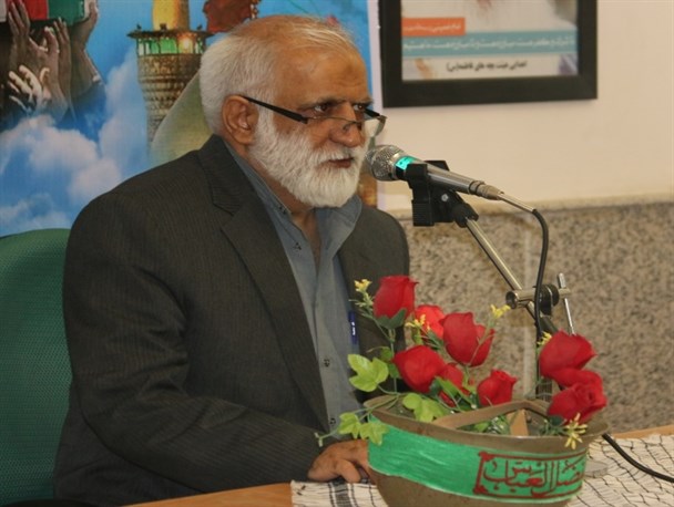 استکبار زمانی با ما کنار می آید که دست از دین و انقلاب برداریم/عده ای در تلاشند تا مکتب امام خمینی(ره) را تحریف کنند