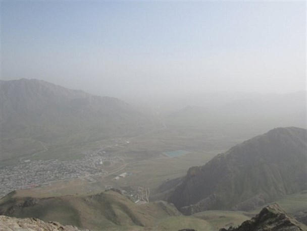 غبار شدید آسمان فریدونشهر از فراز کوه «دید دزری»+ تصاویر