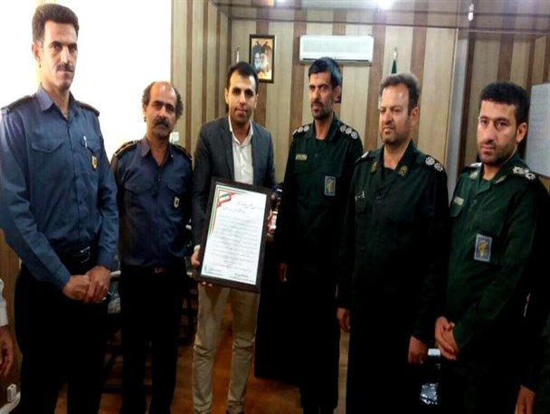 تقدیر فرمانده تیپ تکاور امام سجاد(ع) کازرون از مدیرعامل سازمان آتش‌نشانی + تصاویر