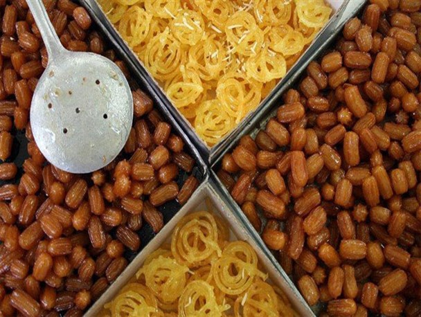 زولبیا و بامیه شیرینی ثابت سفره های این روزهای مردم/ لزوم رعایت نکات بهداشتی در استفاده از این مواد غذایی