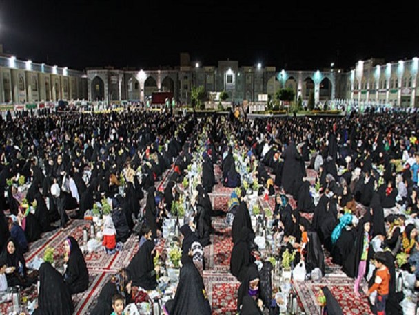 تشرف بالغ بر۶۰۰ مددجوی کمیته امداد به حرم مطهر رضوی