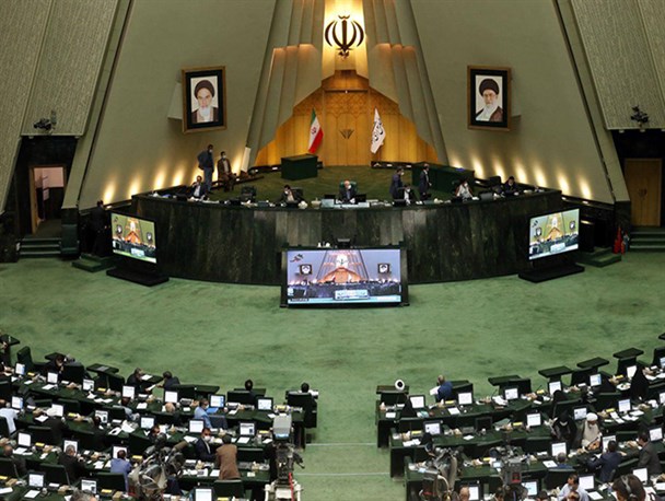 عهد می‌بندیم به توصیه رهبری میدان را ترک نکنیم/ وظیفه مجلس انقلابی سنگین‌تر شد