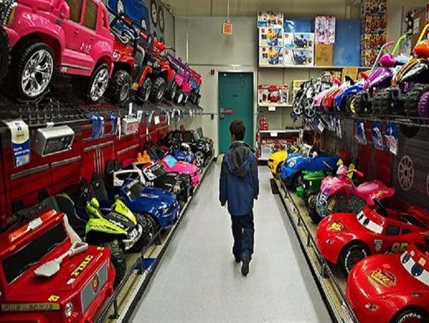فروشنده و خریدار ناراضی از قیمت اسباب بازی‌/ بازار ایران در انحصار اسباب‌بازی‌های خارجی است