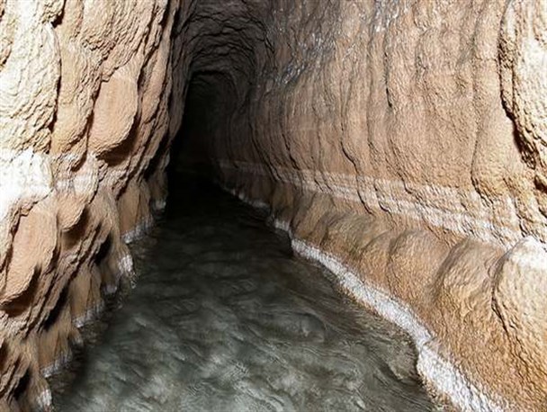 مشکل بیرون زدگی آب از مناطق جنوبی شهر زنجان به عنوان یک بحران مطرح است/ وجود ۸۱۸ قنات در استان زنجان
