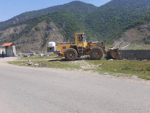 قلع و قمع ۵۰ مورد دیوارکشی غیرمجاز اراضی کشاورزی در چلاو آمل+تصاویر