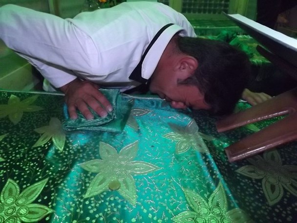 غبار روبی قبور مطهر امامزادگان سراب