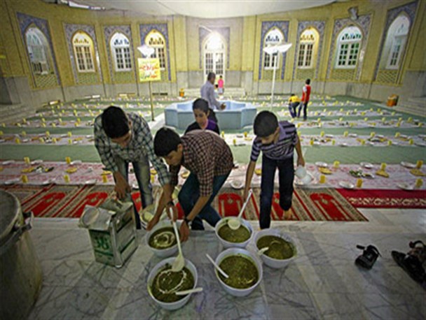 اینجا سفره های افطار ساده اند