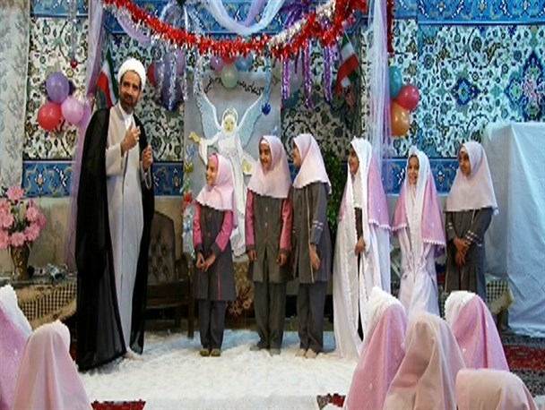 مواظب شیطنت های مغرضانه دشمن در اشعار و تمثیلات کودکان خود باشیم