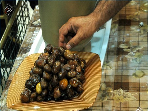 تصاویر/ افطاری ساده در بازار آباده