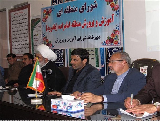 برخی مدارس قدیمی بخش امامزاده در حال تخریب هستند