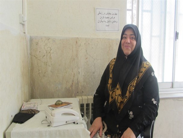 چرخهایی که به کام زنان سرپرست خانوار می چرخد/اقتصاد مقاومتی بانوی سمنان با طعم طلای سرخ