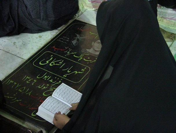 ضیافت سومین شب قدر در جوار شهدای هرمزگان