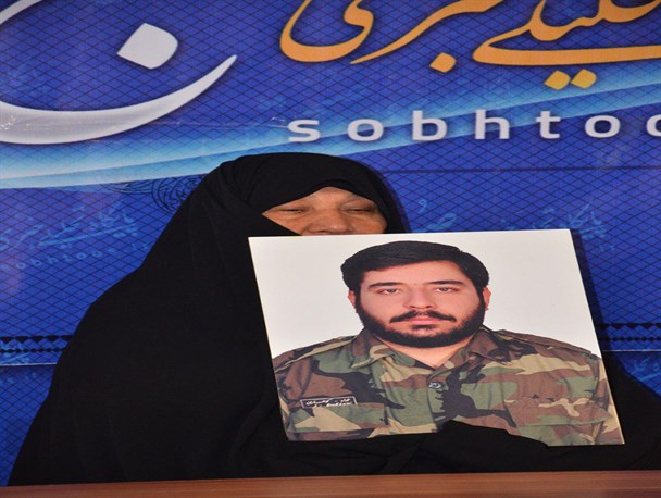 سرمان را با افتخار بالا می گیریم و دشمنان را مأیوس می کنیم
