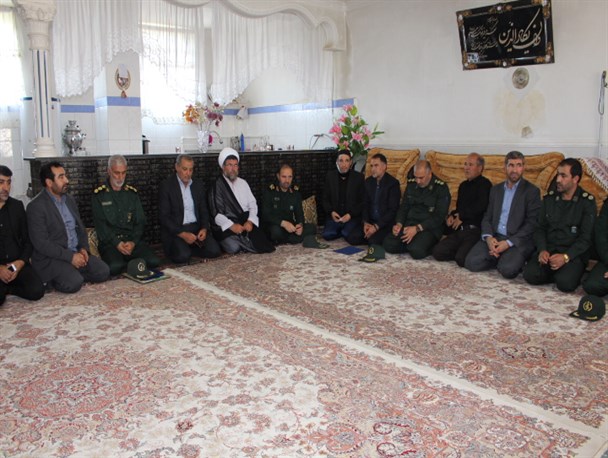 دیدار فرمانده سپاه شهداء آذربایجان غربی با خانواده شهید حاج صمد بوستانی/تصاویر