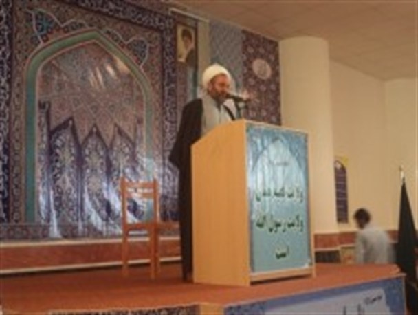 دو قطبی کردن نظام اسلامی هدف استکبار است/ ملت ایران زیر بیرق استکبار نمی رود