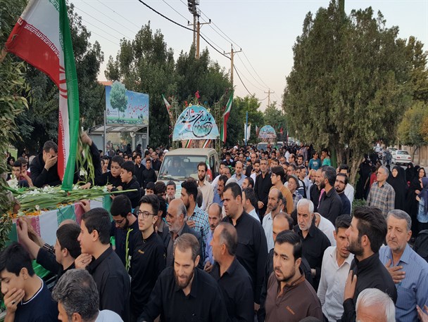 سنگ تمام "مریانجی‌ها" در تشییع باشکوه قاصدک‌های سرخ+تصاویر