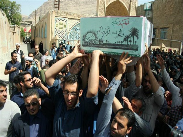 تشییع پیکر مطهر شهید گمنام در نراق+تصاویر